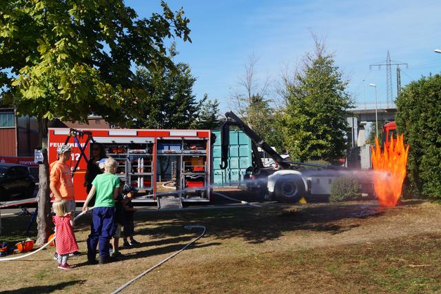 Vielleicht sind das schon die nächsten Nachwuchsfeuerwehrleute? | Foto: Walter