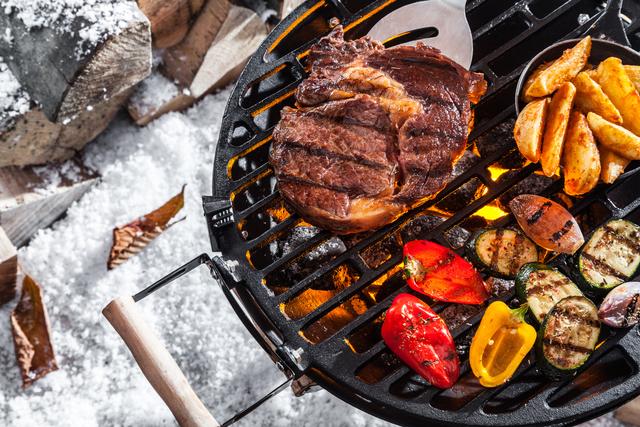 Grillen im Winter - und zwar richtig. Bei GILLET hagebaumarkt & Floraland in Landau werden regelmäßig Seminare für Grillexperten und alle, die es werden wollen, angeboten.