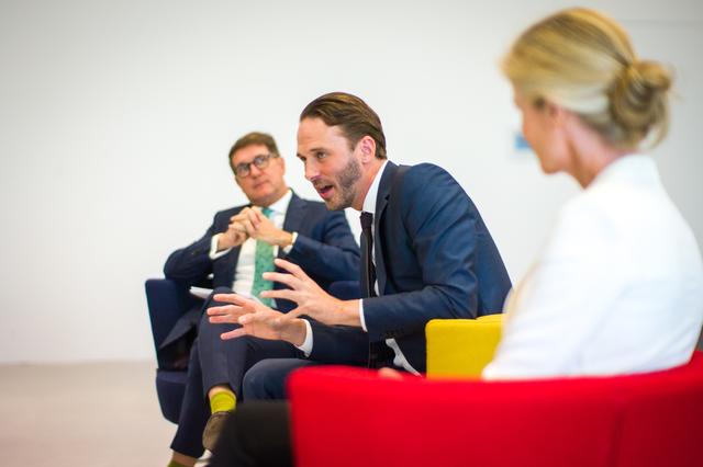 Engagiert beim Pressegespräch mit Kulturbürgermeister Michael Grötsch und Dr. Susanne Fuchs, Vorsitzende des Stiftungsrats der Stiftung Kunsthalle Mannheim. 