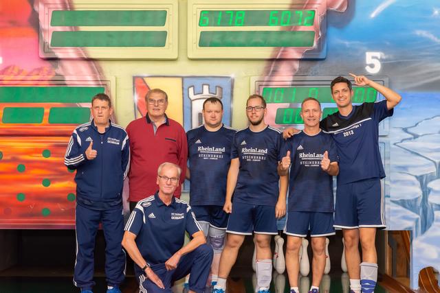 Große Freude bei den Mehlinger Gästen über die grandisoe Verbesserung des eigenen Auswärtsrekords | Foto: SG Ettlingen