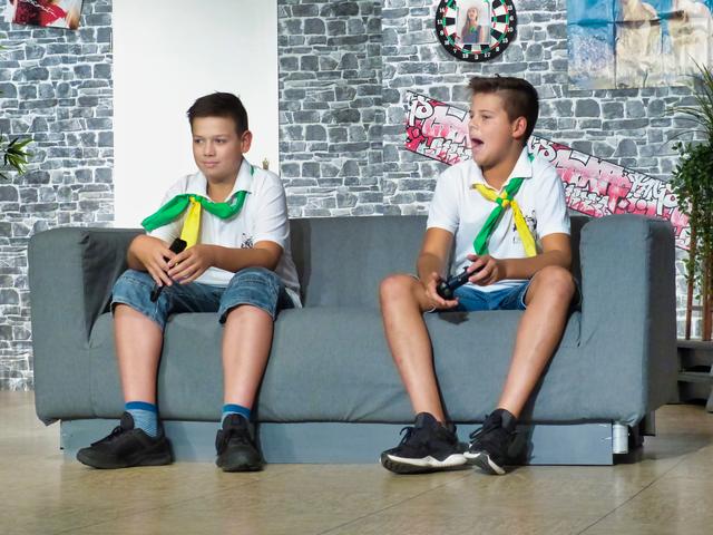 Zocker unter sich: Tom (Luca Hellmann, links) und Lars (Mika Heine)