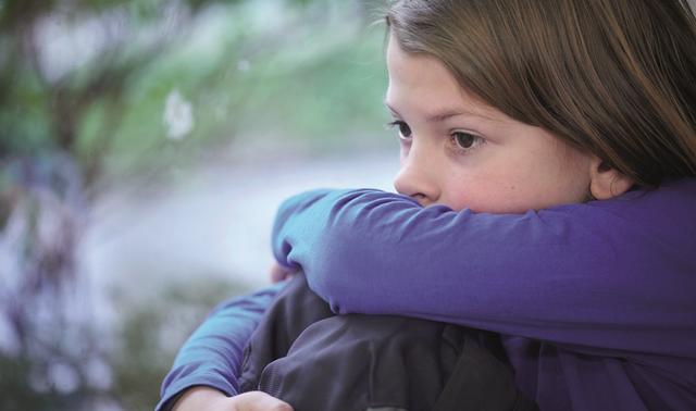 Foto: Fotos: Wenn Heranwachsende Hilfe brauchen, unterstützen die ehrenamtlichen BeraterInnen am Kinder- und Jugendtelefon (Copyright: Nummer gegen Kummer e.V. / Uwe Schinkel).