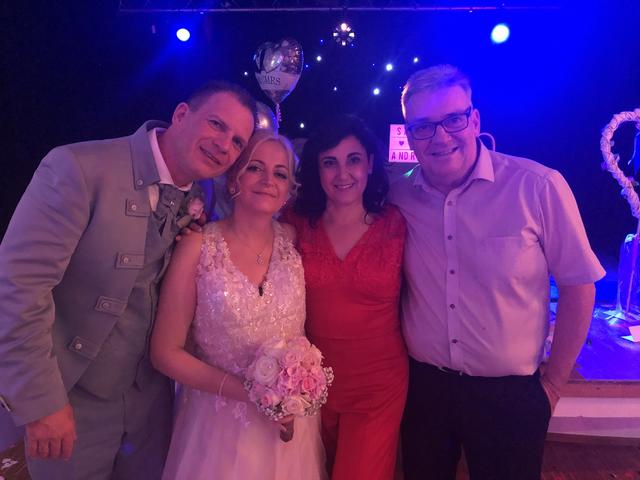 Das Brautpaar Andreas und Sandra Marschall, Schlägersängerin Maria Da Vinci aus der Schweiz und DJ Freddy | Foto: Maria Da Vinci