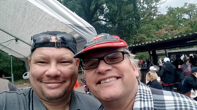 Links: Herr der Stromzufuhr Chris Lünstroth
Rechts: Juniorchef Frank Tettenborn 