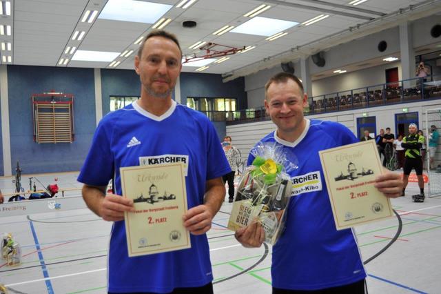 Glücklich mit dem Vize-Pokalsieger (Markus Hack [links] und Jürgen Brach) | Foto: |rrudolph