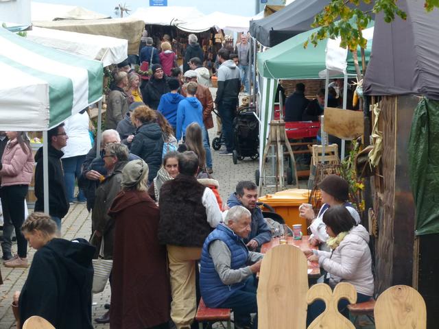 Viele Besucher aus der ganzen Region hatten sich zum 14. Historischen Dorfmarkt zu Oberacker auf den Weg gemacht. | Foto: art