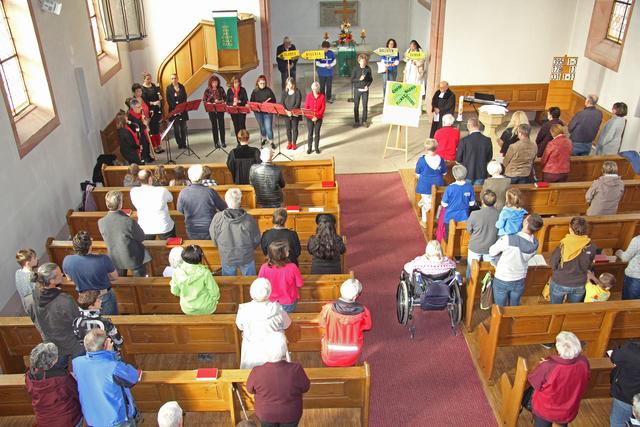 Der Tag startete mit einem Familiengottesdienst | Foto: Layes