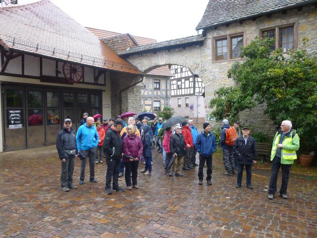 Beim Wandertag des Kraichturngaus erfreuten sich die Teilnehmer an dem historischen Ortskern von Obergrombach. 
 | Foto: ps