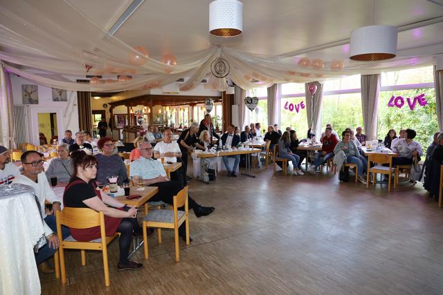 Zahlreiche Gäste waren zum Public Viewing gekommen | Foto: Ralf Vester