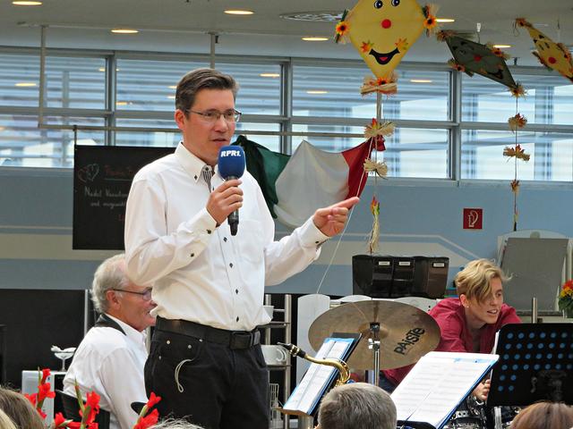 Machte seine Sache als Conferencier richtig gut | Foto: Brigitte Melder