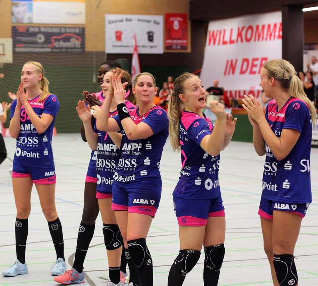 Rebecca Rott, Laetitia Quist, Bo van Wetering, Marlene Zapf, Dorina Korsos und Simone Petersen (von links)

Foto/FotoArchiv Wolfgang Merkel