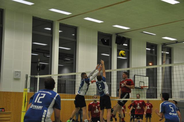 Ein seltener erfolgreicher Block der Herren 1 (Foto: Alexander Zinser)