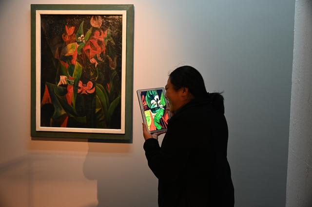 Verrößerung mit dem Tablet, um Details zu erfassen | Foto: Ilona Schäfer