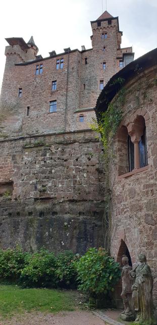 Die Burg Berwartstein ist die einzige noch bewohnte Burg im Wasgau | Foto: Jens Vollmer