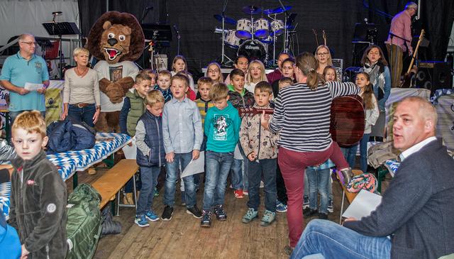 Die Andacht am Sonntagmorgen wurde von den Kindern der Grundschule mitgestaltet | Foto: Schäfer