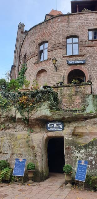 Die Burg Berwartstein ist die einzige noch bewohnte Burg im Wasgau | Foto: Jens Vollmer