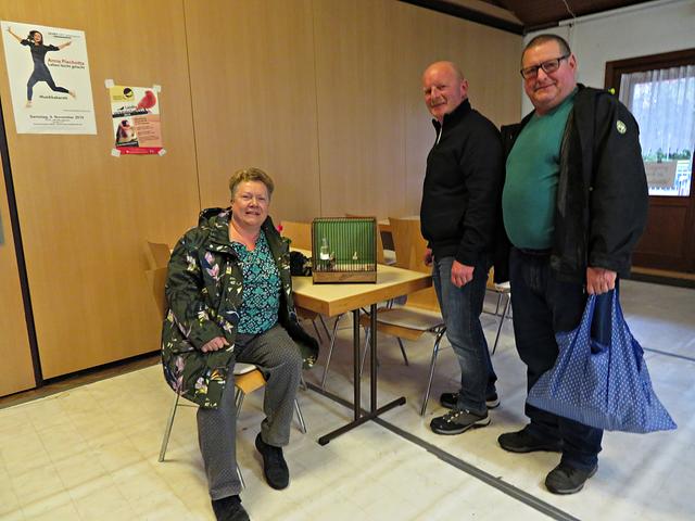 Ehepaar Motzenbäcker hat schon ihre Vögel gekauft | Foto: Brigitte Melder