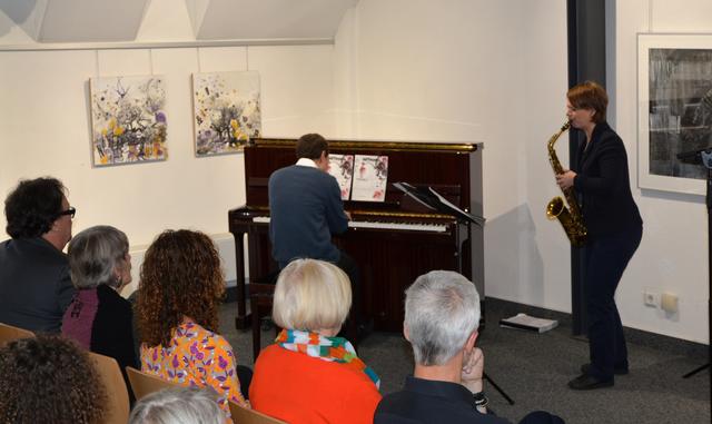 Musikalische Umrahmung der Vernissage:
Lukas Moriz (Jazzpianist und Komponist), Kerstin Haberecht (Saxophonistin)
