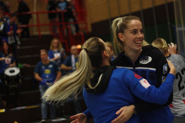 Sarah Wachter erleichtert nach dem knappen Sieg der NSU

FotoArchiv Merkel+Merkel