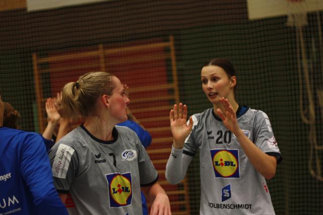Lynn Knippenborg und Nele Reimer von der NSU nach dem Match, erleichtert, die Crunchtime siegreich überstanden zu haben. 27:26 für Neckarsulm vs. Ketsch...

FotoArchiv Merkel+Merkel