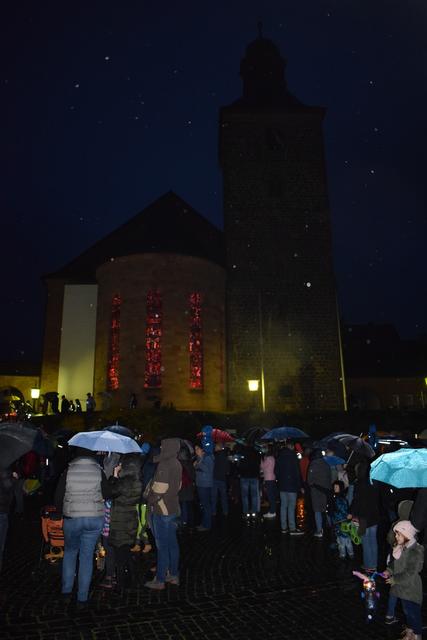 Die Vorbereitungen für "Church in Colors" in der Stadtkirche trugen zum Ambiente bei. | Foto: Bender