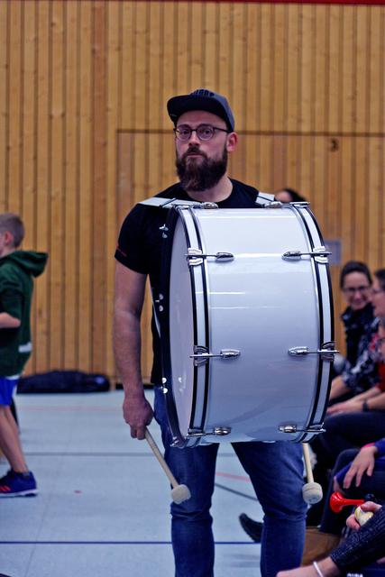 Die Trommeln von Chris(tian) Reiß werden von Spiel zu Spiel größer...Wo wird das enden ?

Text/Foto: Wolfgang Merkel
FotoArchiv Merkel+Merkel