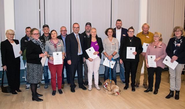 Die Preisträger zusammen mit Verbandsbürgermeister Dr. Peter Degenhardt (Siebter von links)  Foto: Schäfer