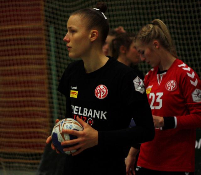 Anika Kilian, RR, 18 Lenze jung, Neuzugang von Blomberg Lippe 2...

FotoArchiv Merkel+Merkel