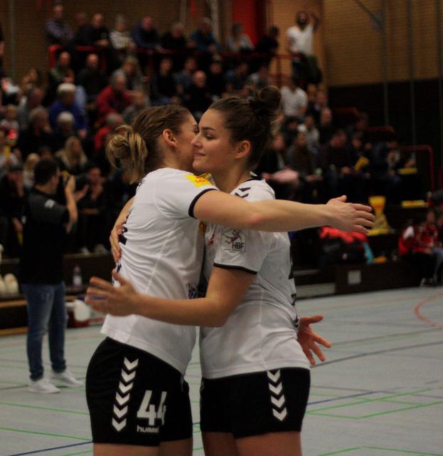 UNITED...A TEAM, yeah a TEAM...die Meenzer Dynamites schwören sich vor dem Spiel auf die ersten beide Points der Bundesliga-Saison ein...

FotoArchiv Merkel+Merkel