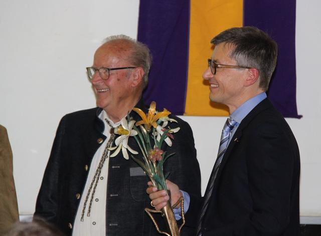 Präsident Christian Hauss (r.) mit Herbert Sieghartsleitner vom Partnerclub Oberndorf-Laufen