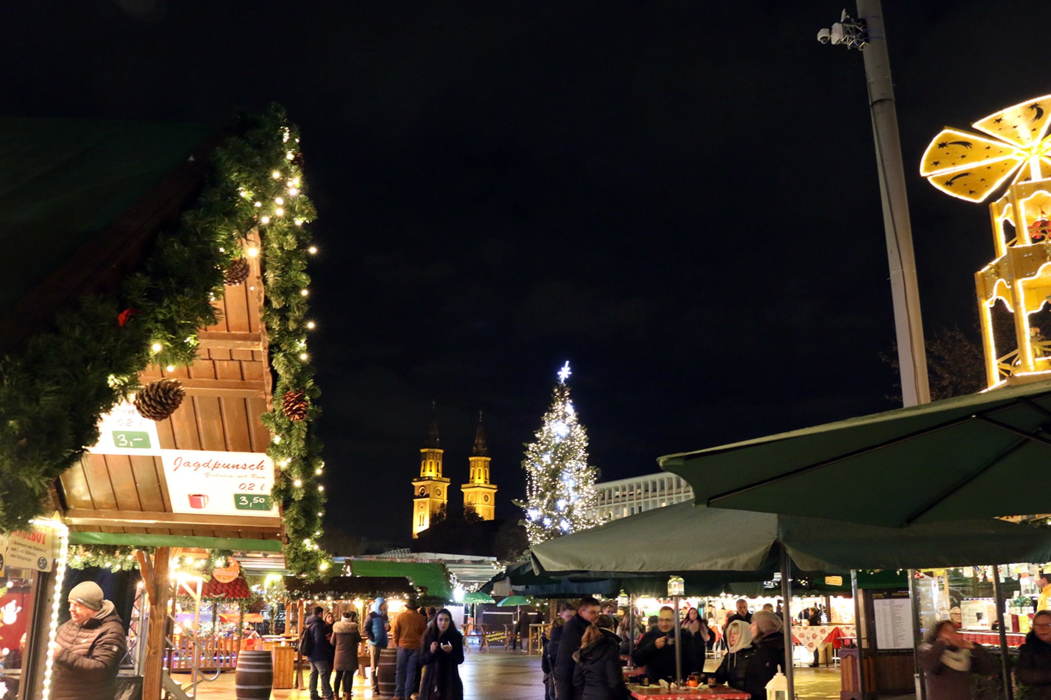 Ludwigshafener Weihnachtsmarkt Auf Dem Berliner Platz Mit