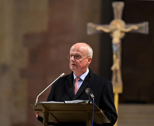 Der Vorsitzende des Stiftungsvorstands, Prof. Dr. Peter Frankenberg, bei der Festrede im Dom. | Foto: Klaus Landry