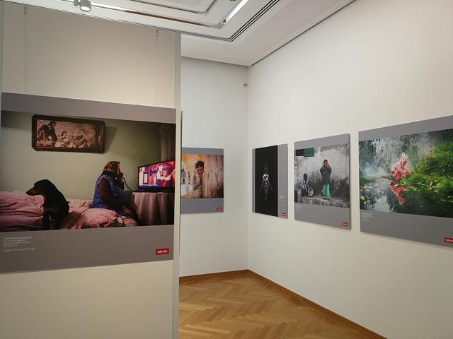 Originelle Motive, schöne Kompositionen und Szenen, die zum Nachdenken anregen machen die Siegerfotos im Kulturforum zu einem sinnlichen Erlebnis. Foto: Kling-Kimmle