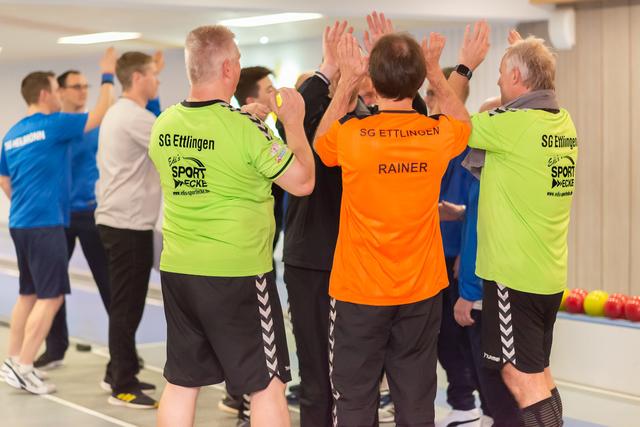 Abklatschen der Ettlinger Spieler nach dem Spiel | Foto: SG Ettlingen