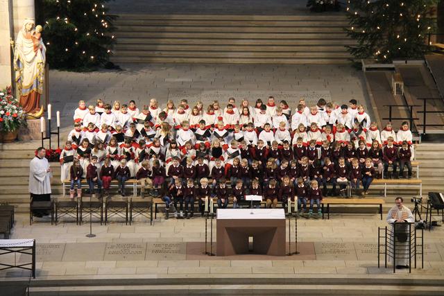 Die Kinderkrippenfeier mit Domdekan Dr. Chrsitoph Kohl und den Nachwuchschören der Dommusik Speyer