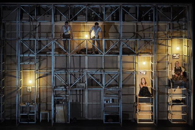 Bei Lomans zuhause | Foto: Pfalztheater / Heieck