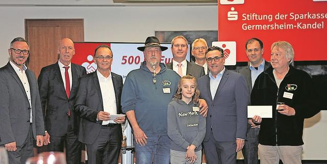Übergabe der Stiftungsmittel an die IGS Kandel.