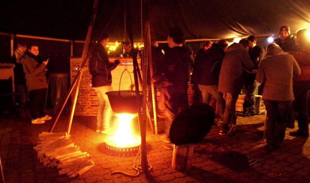 Glühwein aus dem Kessel | Foto: Werner G. Stähle
