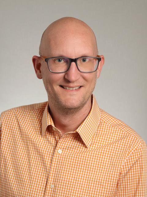 Frank Schäfer ist Sozialpädagoge, systemischer Therapeut und Supervisor.  | Foto: Pfalzklinikum/Lorch Fotostudio