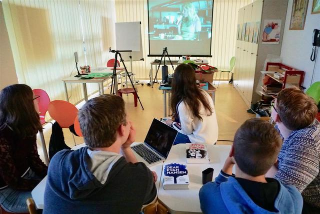 Die Sichtung durch den Jugendleseclub. | Foto: Stadtbücherei FT