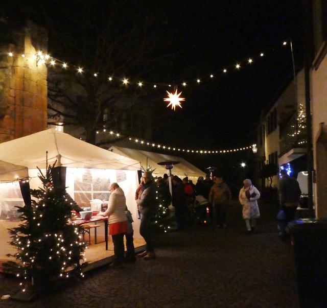 Der kleine Weihnachtsmarkt rund um die Klosterkirche. | Foto: Privat