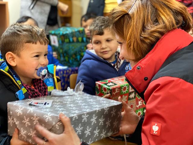 Der Weihnachtspäckchenkonvoi sorgt jedes Jahr für leuchtende Kinderaugen in armen, ländlichen Regionen Osteuropas.
| Foto: Ladies Circle 46 Südliche Weinstraße