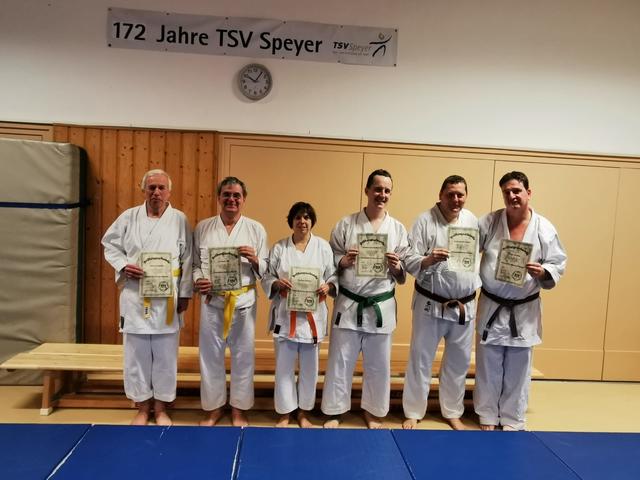 Erfolgreiche Prüflinge der Erwachsenengruppen | Foto: ps