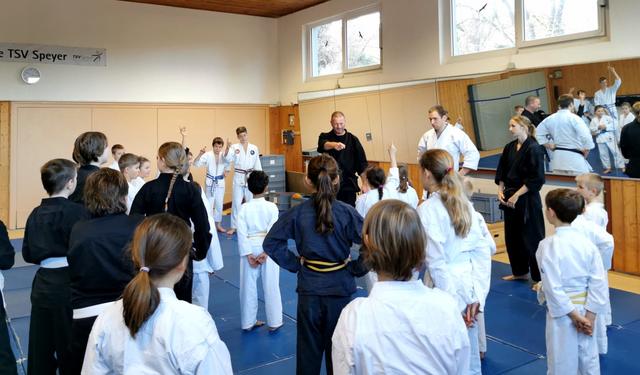 Prüfung in lockerer Trainingsatmosphäre | Foto: ps