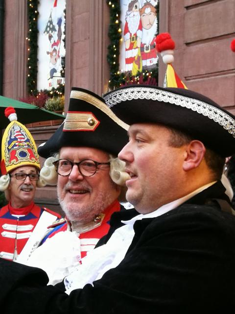 Die Grenadiere prunkten mit ihren prächtigen Uniformen. Foto: Kling-Kimmle