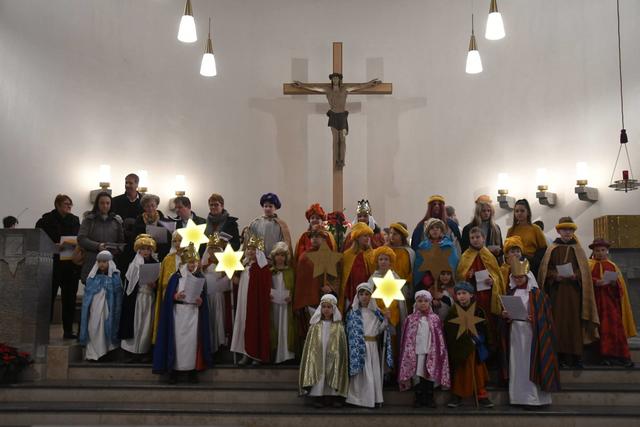 Lied der Sternsinger beim Sternsinger-Gottesdienst in St. Maria Magdalena, Roxheim | Foto: N. Uhl (2019)