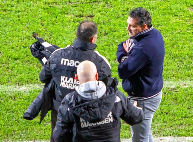 Besprechung nach dem Spiel | Foto: wow.pics.ka
