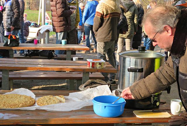 Gesponserter Glühwein und Kuchen | Foto: Brigitte Melder
