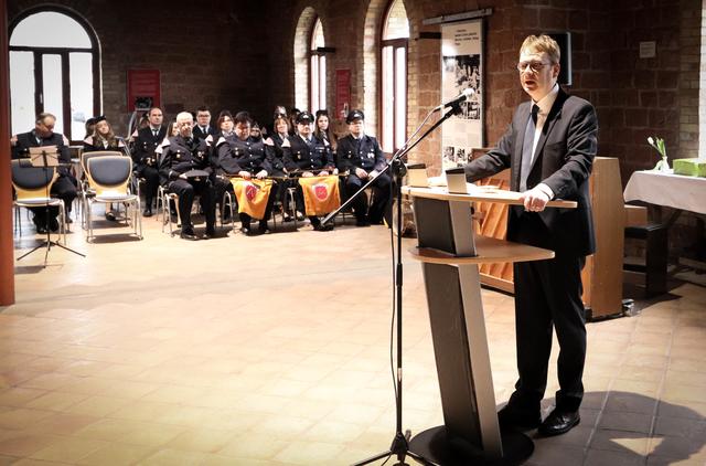 "Worte sind schön, aber Hühner legen Eier." - Bundestagsabgeordneter Dr. Thomas Gebhart | Foto: Bauer