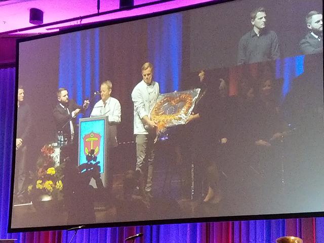 Übergabe der Neujahrsbrezel von der Bäckerinnung an die OB. | Foto: BAS